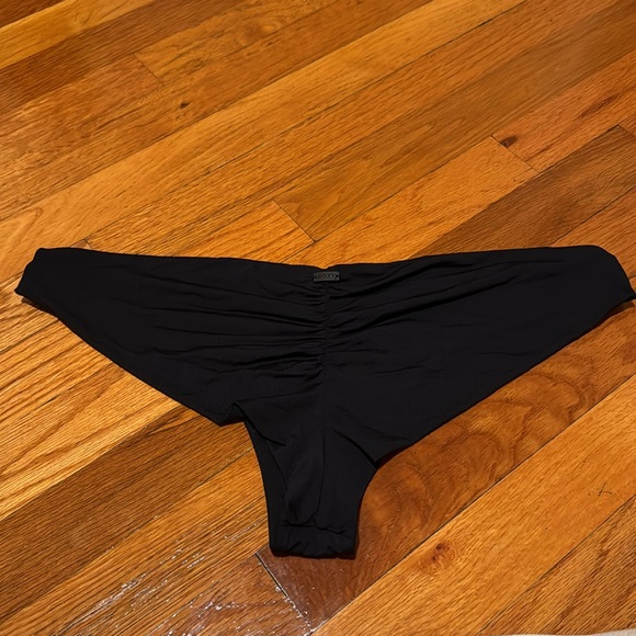 Like New Roxy Beach Classics Cheeky Bikini Bottom - Picture 2 of 8